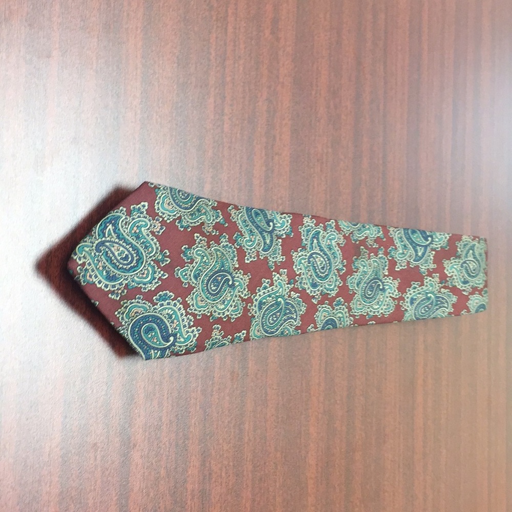 Roots tie
